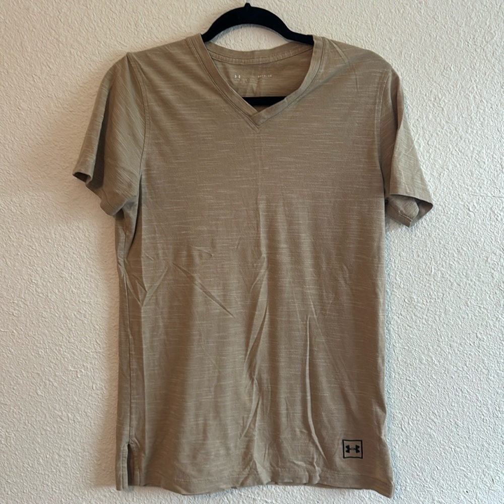 Men’s Under Armour V-Neck Shirt